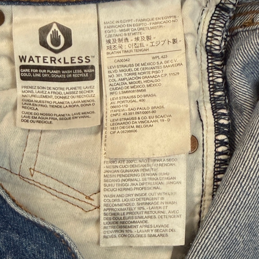 Levi's Button Fly Jeans - Picture 9 of 11